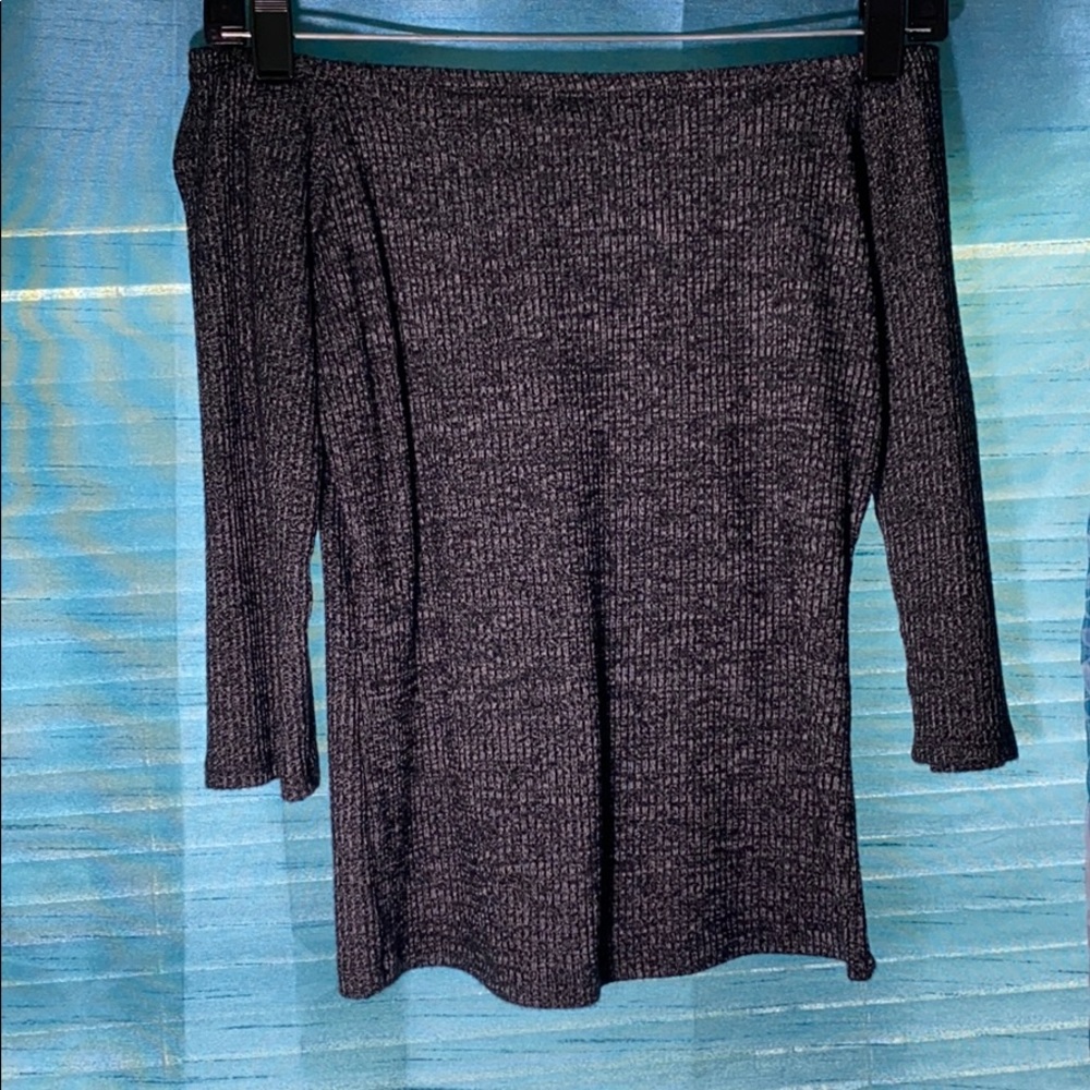 Off-The-Shoulder shirt Women’s size Medium